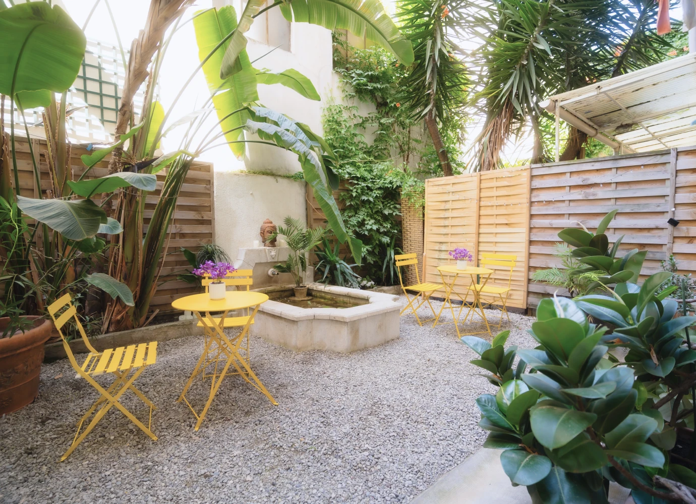 Cour intérieure du cabinet B, parodontie exclusive à Nice